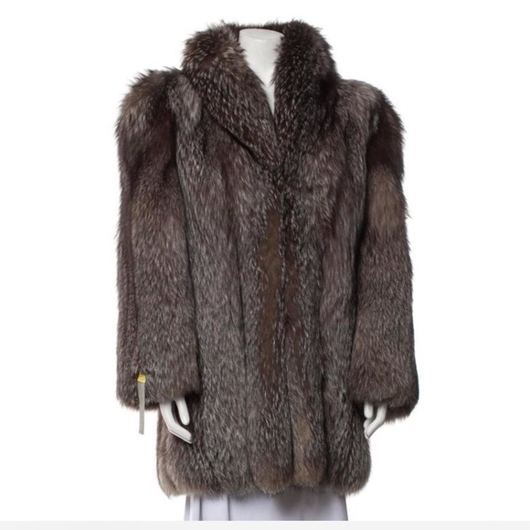 Jackets & Blazers - VINTAGE Luxurious REAL Fur Coat. Excellent condition.